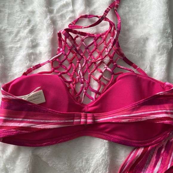 Bikini - Picture 2 of 2